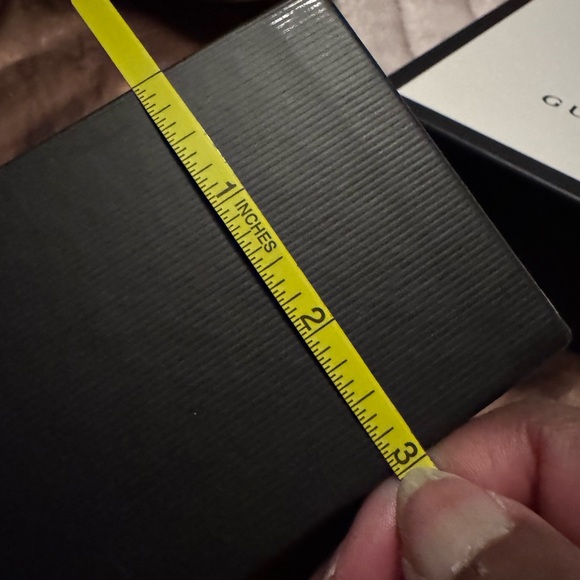 Gucci Black and White Gift Box with Green Tag - Picture 5 of 5